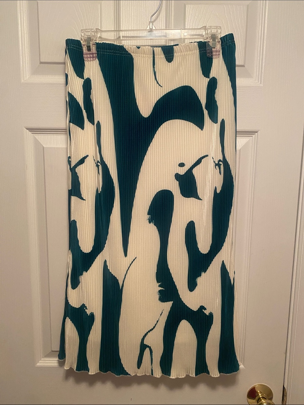 Fashion Cream & Teal Abstract Print Pleated Midi Skirt…